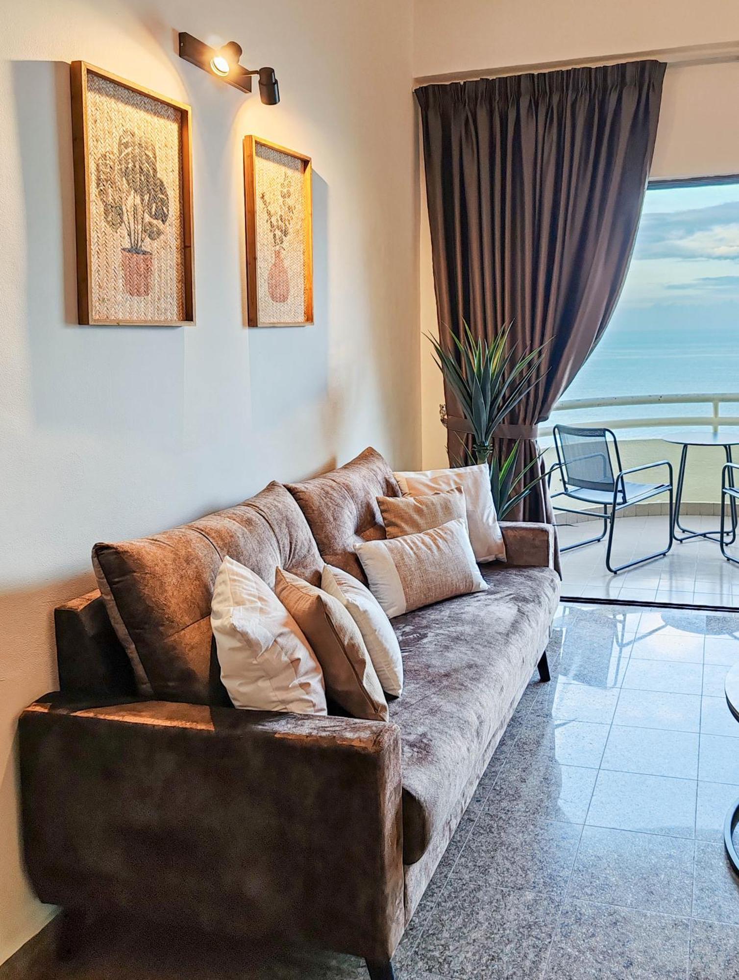 'Newly Refurbished' 'Sunny Seaview' At Regency With 2 Carpark By Shine Stay Port Dickson Dış mekan fotoğraf