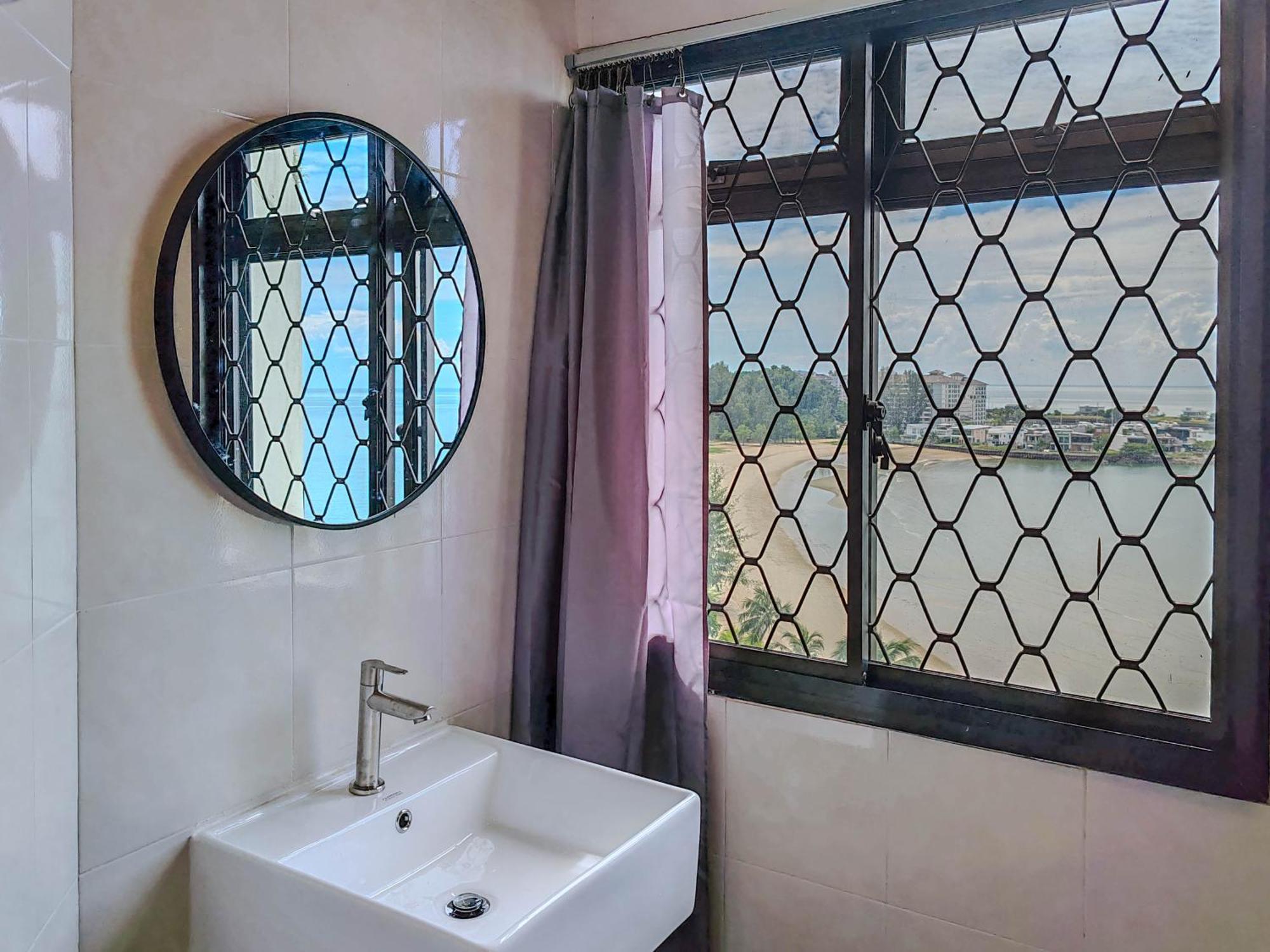 'Newly Refurbished' 'Sunny Seaview' At Regency With 2 Carpark By Shine Stay Port Dickson Dış mekan fotoğraf