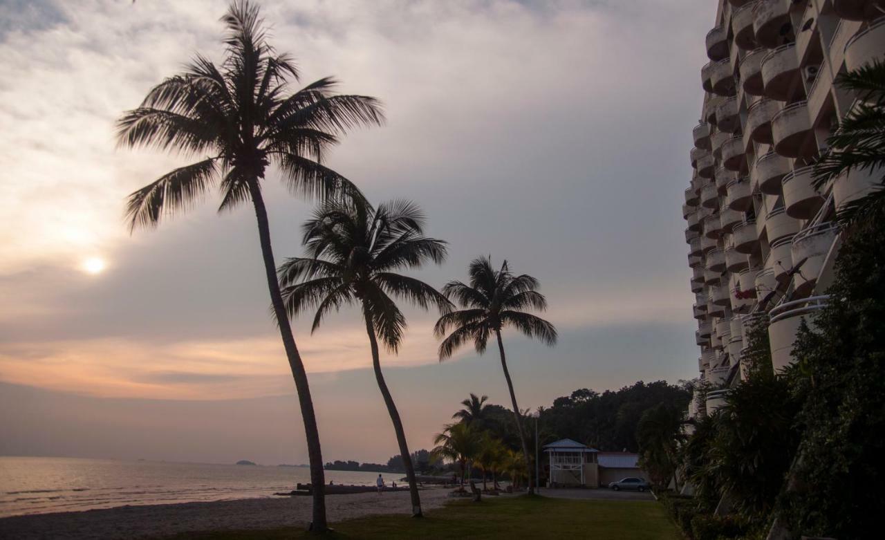 'Newly Refurbished' 'Sunny Seaview' At Regency With 2 Carpark By Shine Stay Port Dickson Dış mekan fotoğraf
